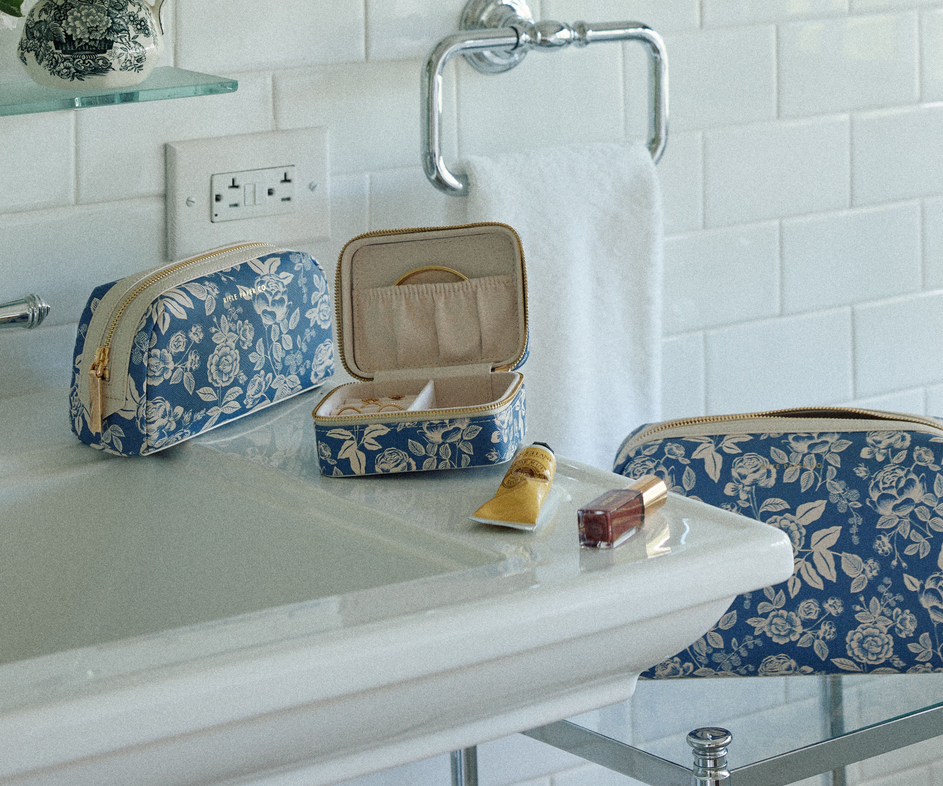 Travel Jewelry Case - English Rose